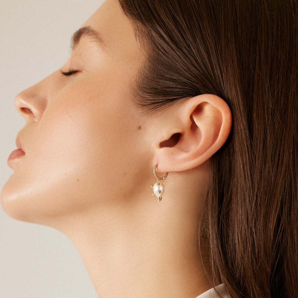 Edgy Perla Hoop Earring